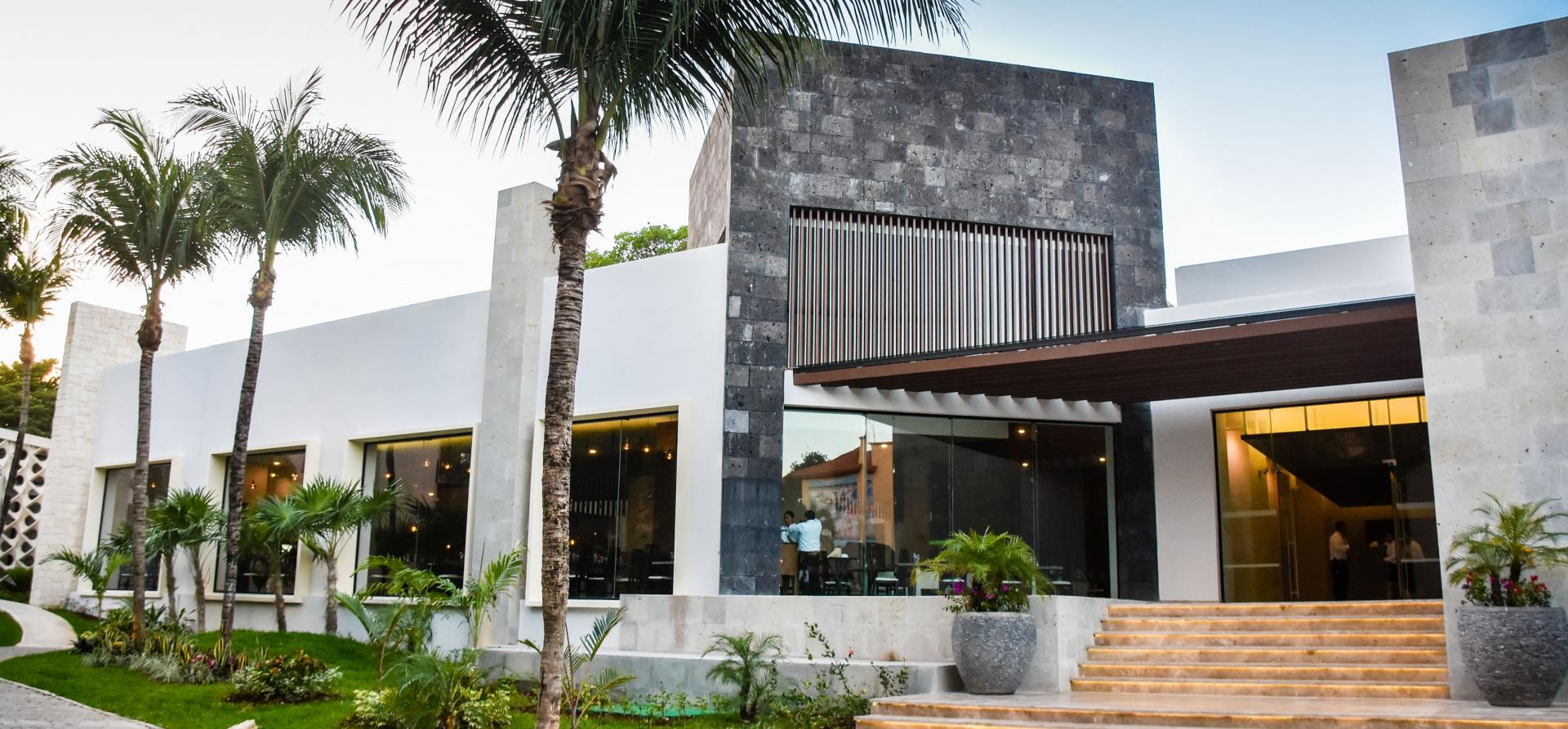 RESTAURANT & BARES SANDOS PLAYACAR