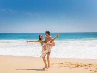 Couple beach Sandos Finisterra