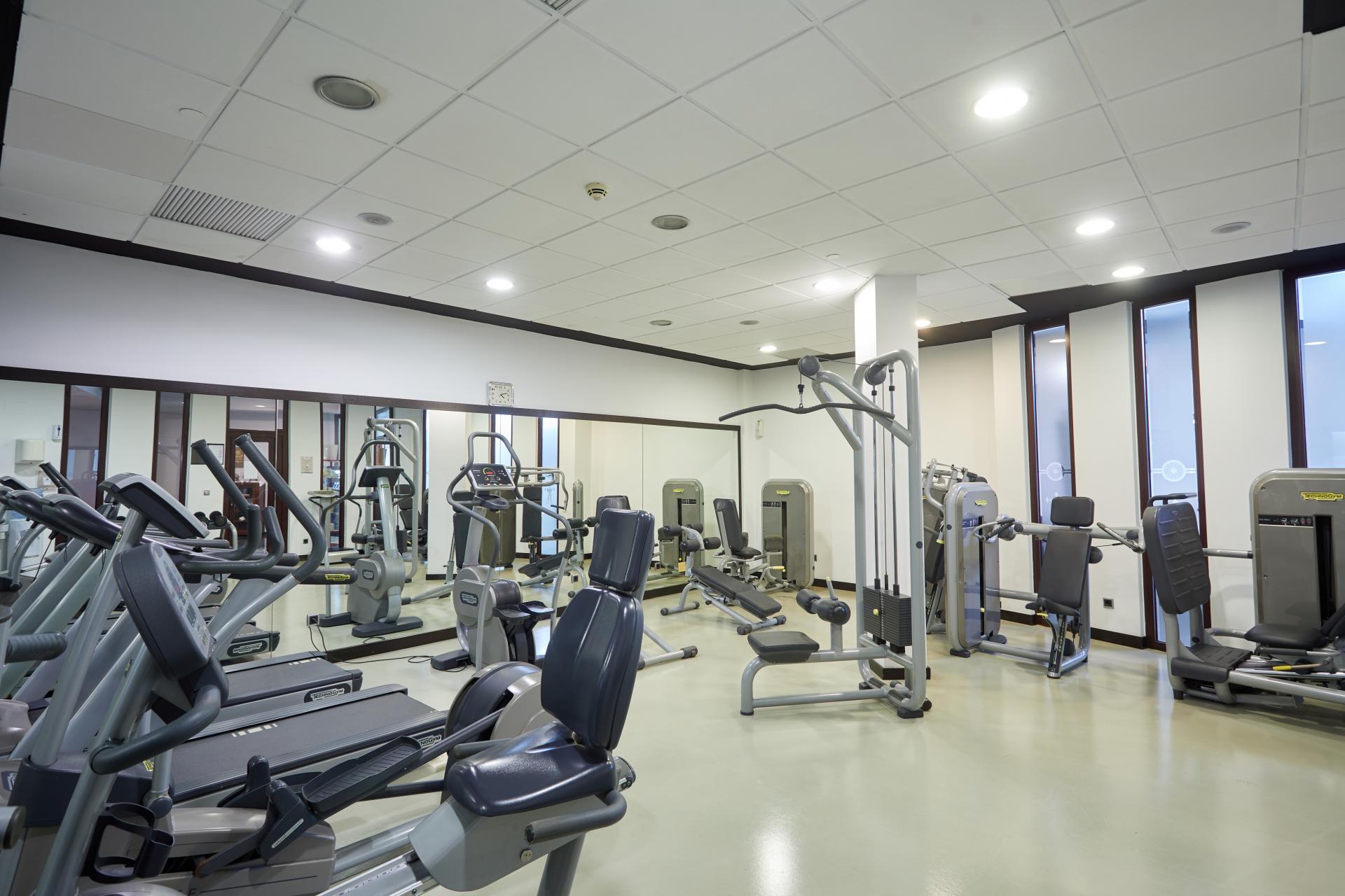 FITNESS ROOM