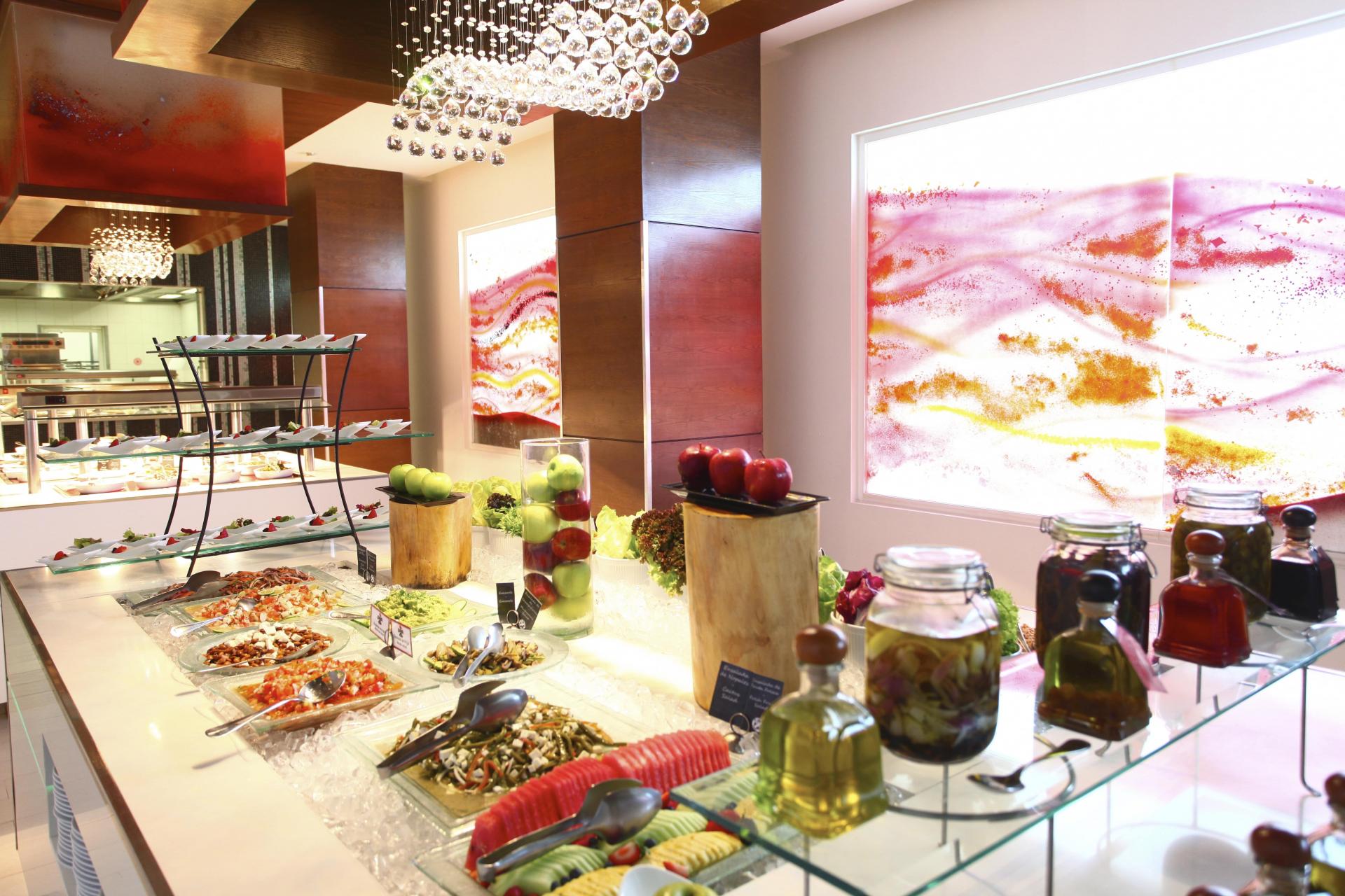 Buffet in Sandos Cancun 