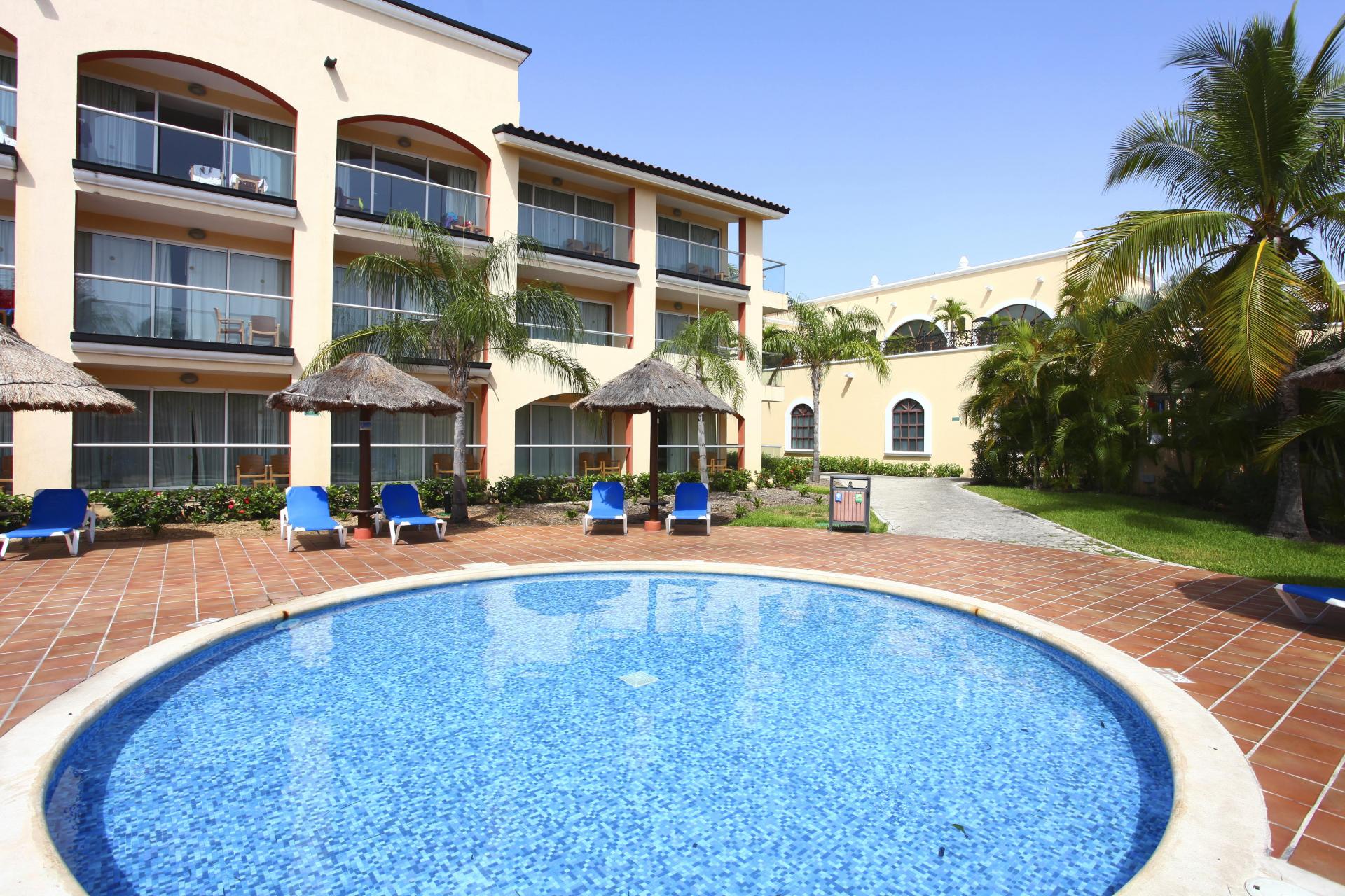 Sandos Playacar Family Section