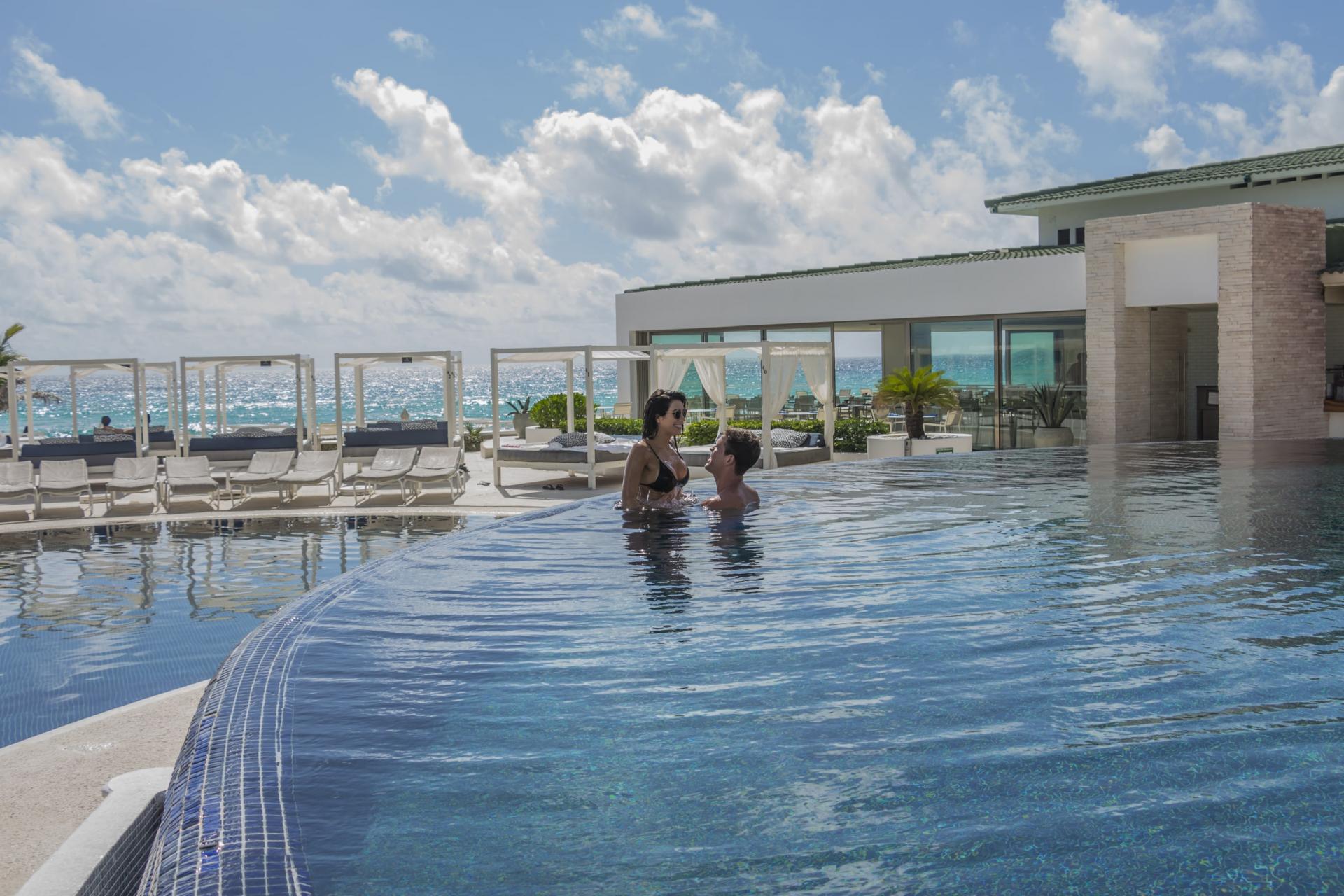 Sandos Cancun Pools 