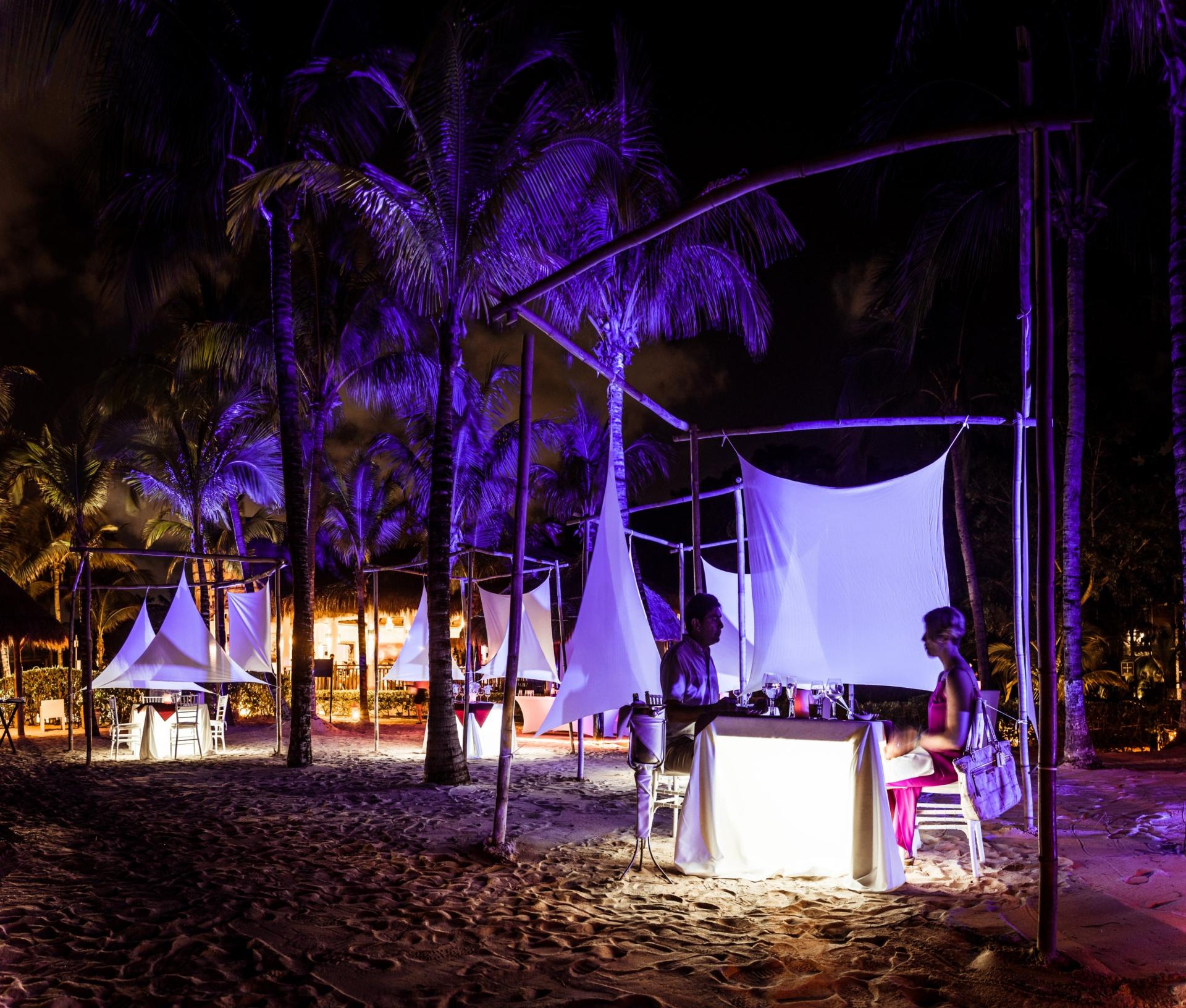 beach dinner sandos caracol