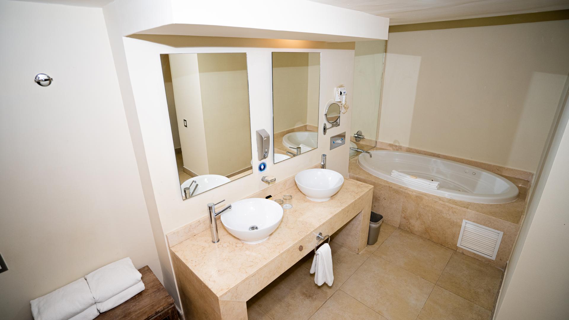 Royal Elite Hacienda Junior Suite With Jacuzzi